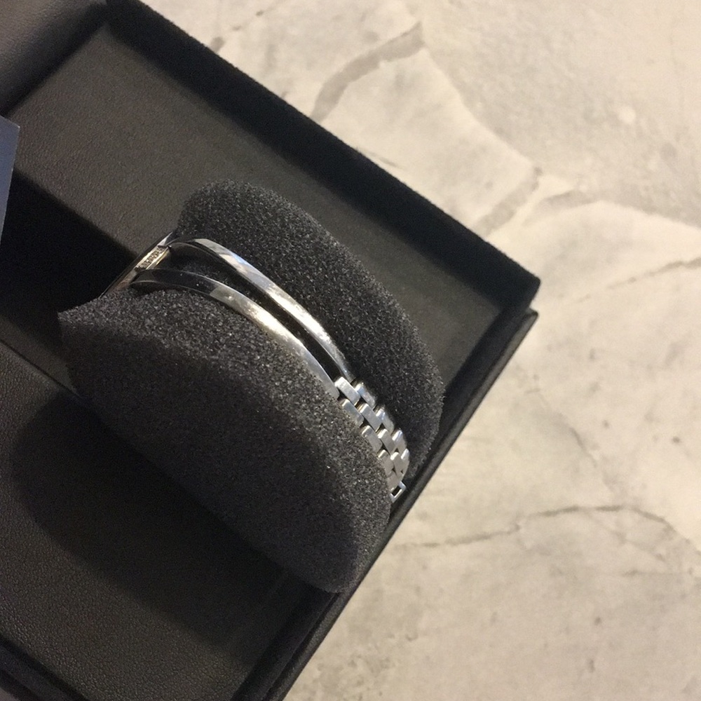 Movado Mother of Pearl Dial/Silver Band Ladies - Picture 6 of 16